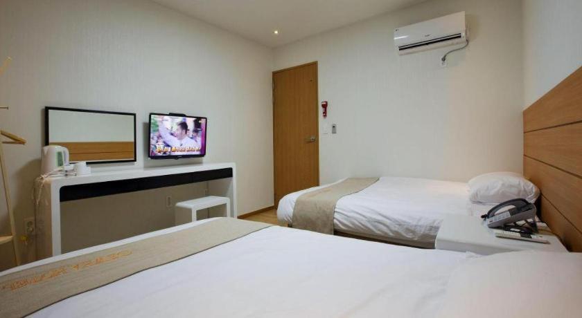 ג'גו Ewha Hotel מראה חיצוני תמונה